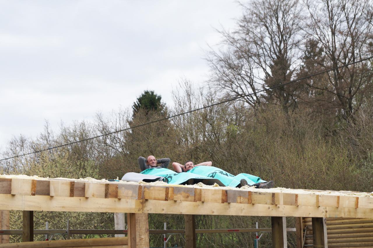 PETIT SIESTE..SUR LE CHANTIER ! 