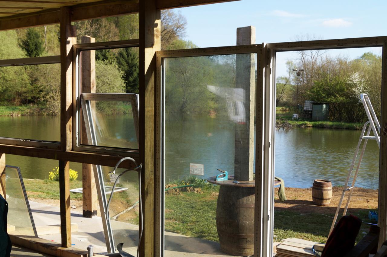 CHASSIS VERTICAUX EN PLACE - VUE A 180° SUR ETANG