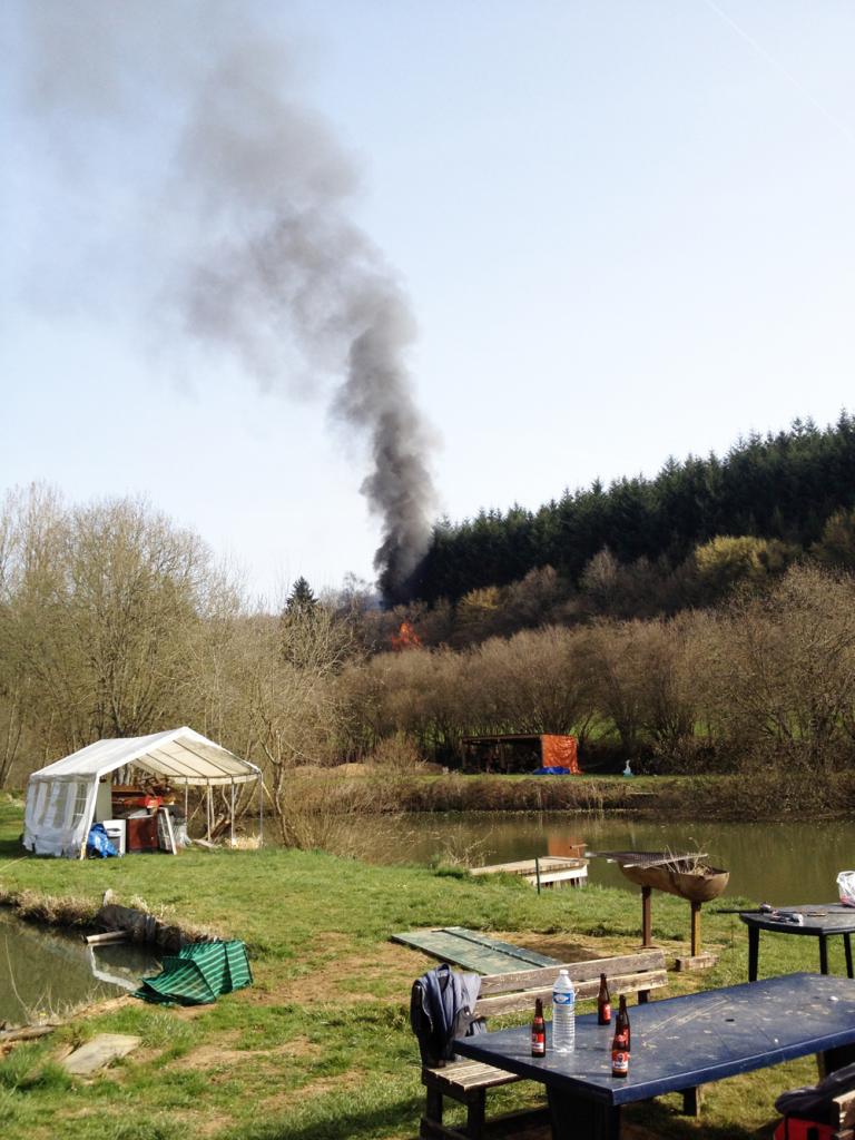 CA FUME ET BRULE DE + EN + ! APPEL AU 100 