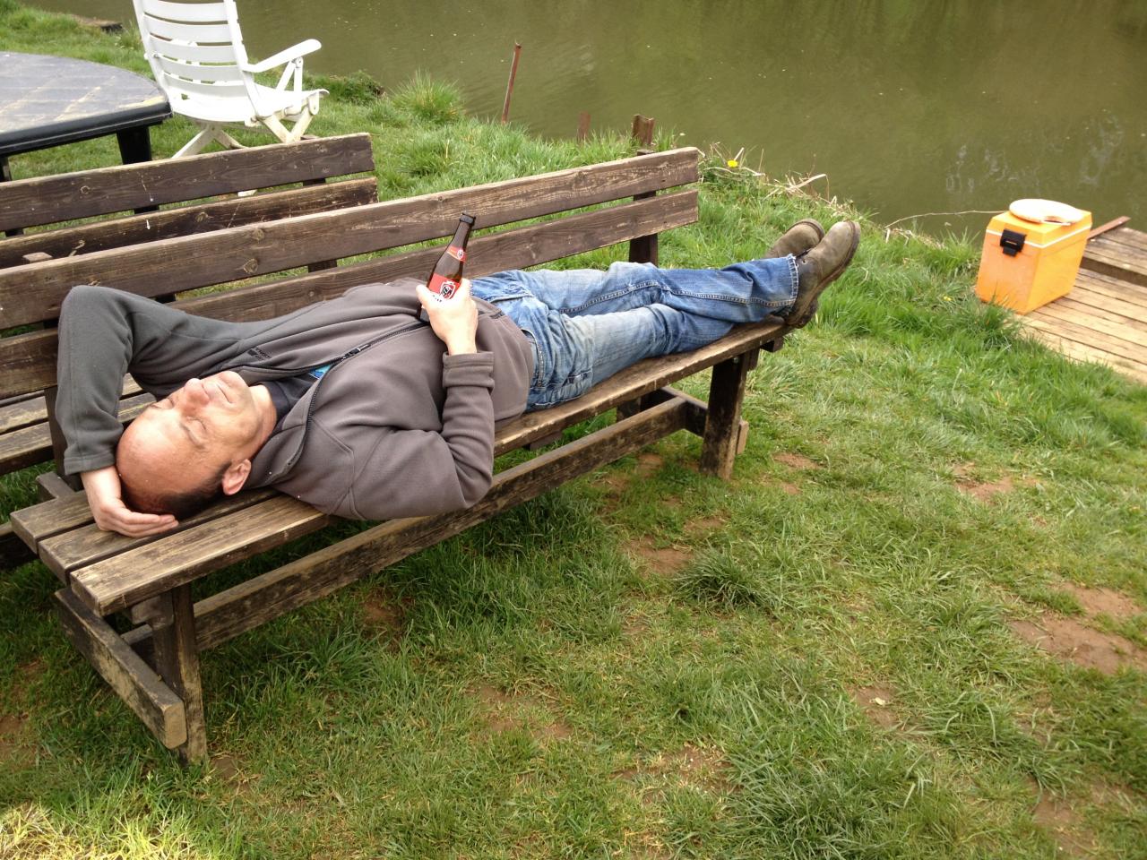 JE FAIS LA SIESTE MAIS PERSONNE NE PRENDRA MA BIERE ! 